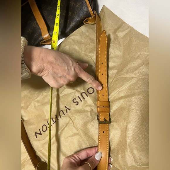 Louis Vuitton Saumer 35 Crossbody - Picture 17 of 17